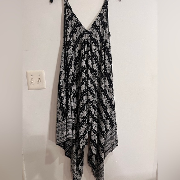 Japna Monochrome Floral Patterned Top - Picture 1 of 9